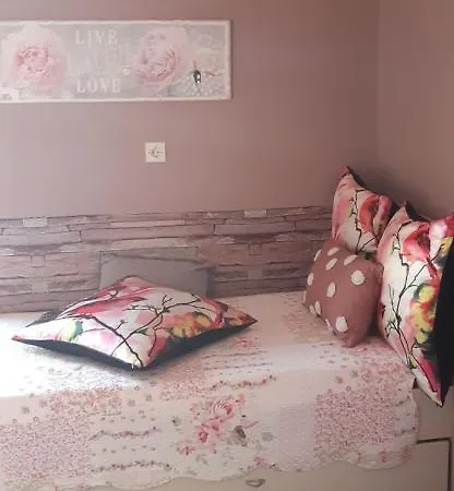 Dollhouse Elli Apartament *